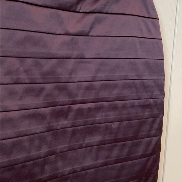 🔥3/$10🔥 Fitted Skirt - Picture 3 of 3